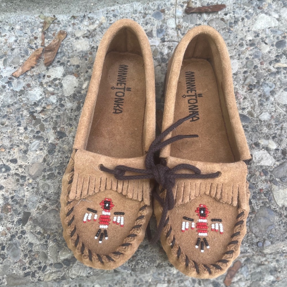 Minnetonka Kids Thunderbird II Taupe Suede Beaded Moccasins 25105 size 1